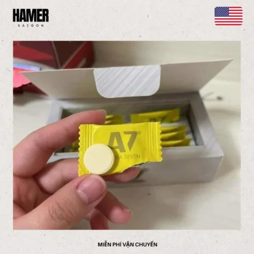 Mỗi viên kẹo sâm A7 Alpha Seven chính hãng được thiết kế dạng viên ngậm hình tròn màu vàng chanh.
